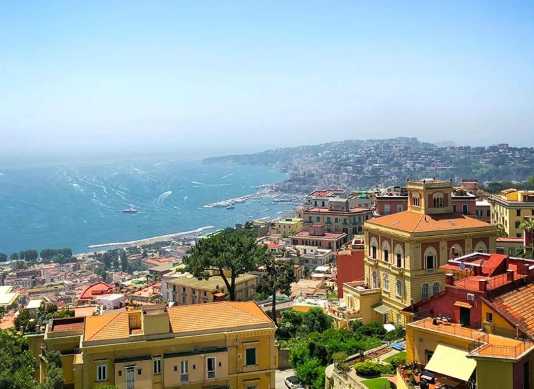 WHY THE OLD TOWN AND DECUMANI DISTRICT?