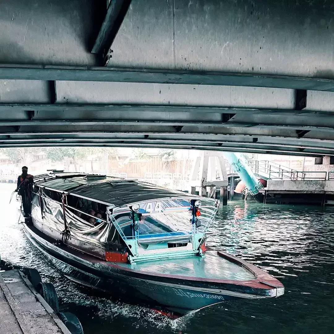 Khlong Saen Saep commuter canal boat at a Bangkok pier
