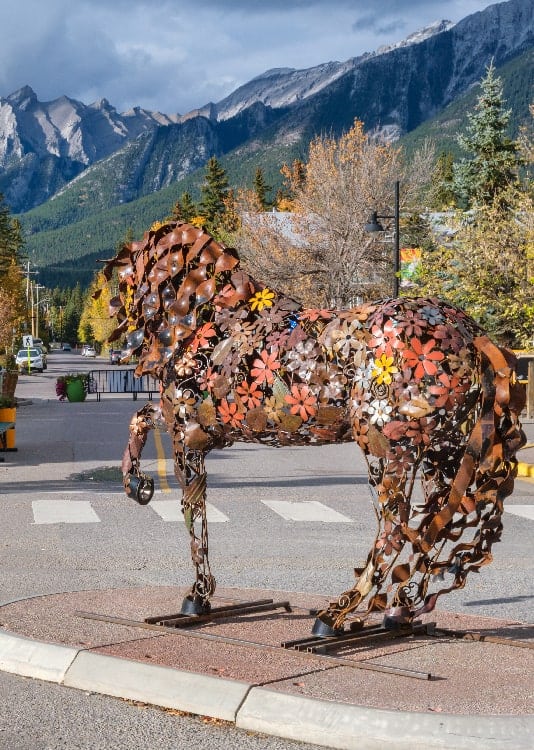 Ferdinand the horse sculpture by artist Cedar Mueller on Canmore's main stree