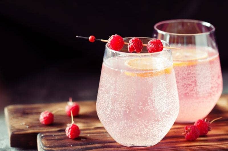 Gin fizz with rasberries