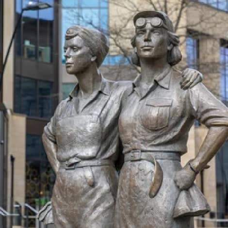 Women of Steel Statue at Barkers Pool in Sheffield. This bronze sculpture 