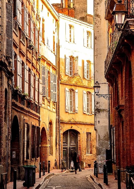 /city street in france s ville rose toulouse